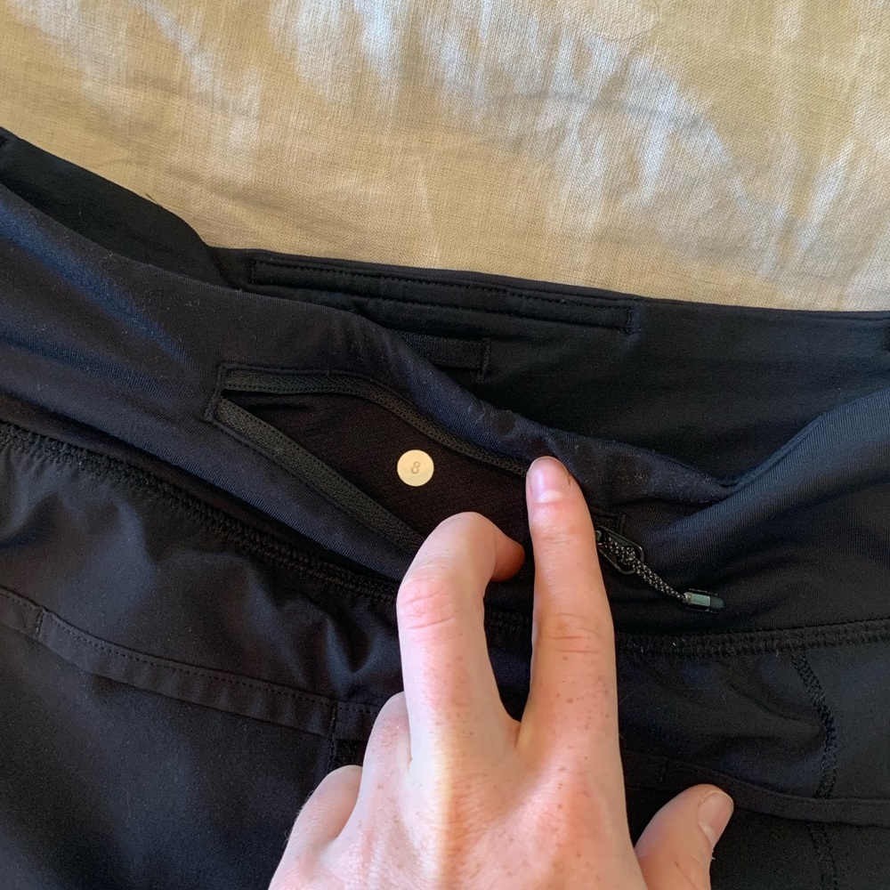 EUC 2.5” lulu speed shorts - Picture 4 of 6